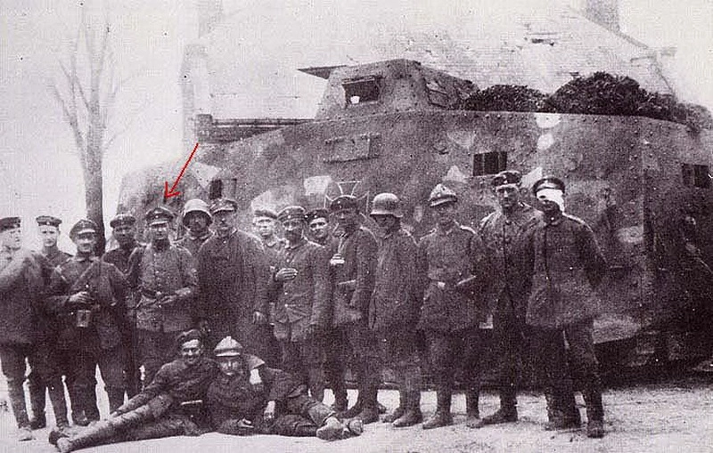 Эрнст Фолькхайм (указан стрелкой) с начала 1920-х годов разрабатывал концепцию применения танков