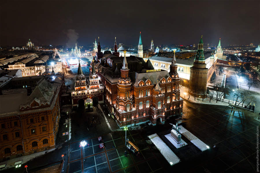 Жизнь в москве. Смотровая на Москва на красной площади. Крыши Москвы. Кремль с крыши ночью. Смотровая площадка на крыше.