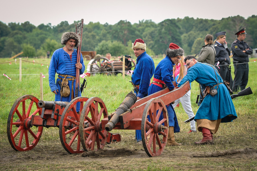 Село молоди битва. Молодинская битва фото. Молодинская битва 1572 картины. Вятчане. Битва вятчан с устюжанами.