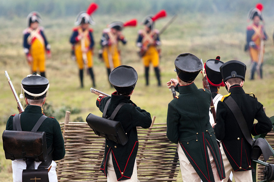 Солдаты 19. Французы 1812 реконструкторы. Отечественная война 1812 реконструкторы. Реконструкция войны 1812 в Бородино. Французы 1812 реконструкторы Наполеон.