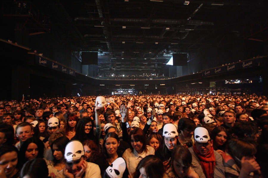 Зрители на концерте британской группы Kasabian в московском клубе Stadium Live. © Серый Марк