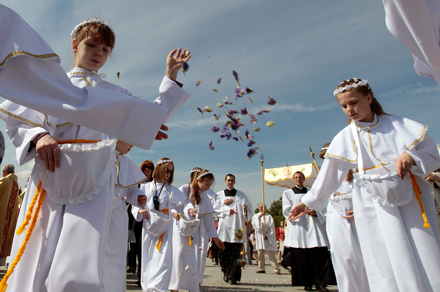 9 мая какой католический праздник. Corpus Christi праздник. Праздник тела и крови Христовых. Католические праздники. Религиозные мероприятия.