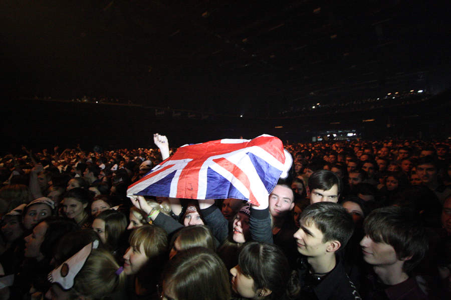 Зрители на концерте британской группы Kasabian в московском клубе Stadium Live. © Серый Марк