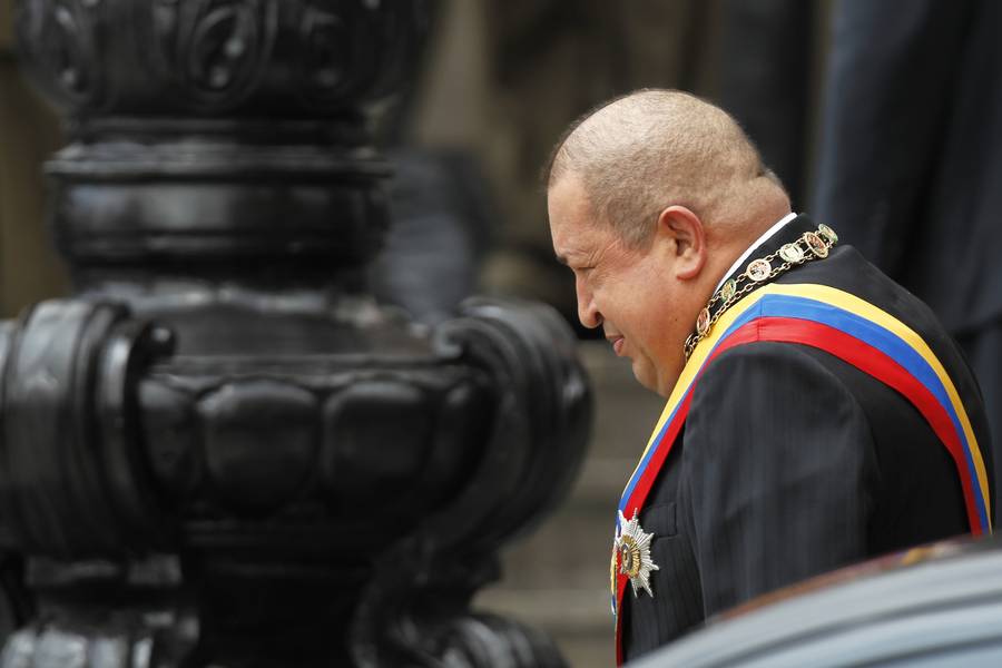 Президент Венесуэлы Уго Чавес на церемонии перезахоронения останков героя Южной Америки Симона Боливара. © Jorge Silva/Reuters