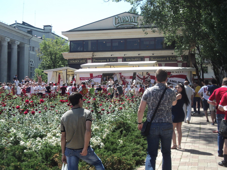 Английские болельщики в Донецке.