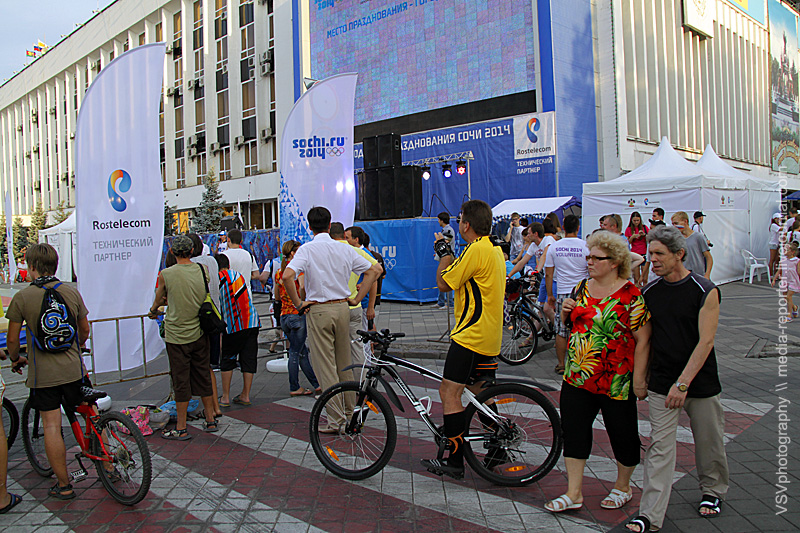 На Олимпийской площади в центре Краснодара состоялось открытое первенство города среди краснодарских дзюдоистов в трех весовых категориях.
