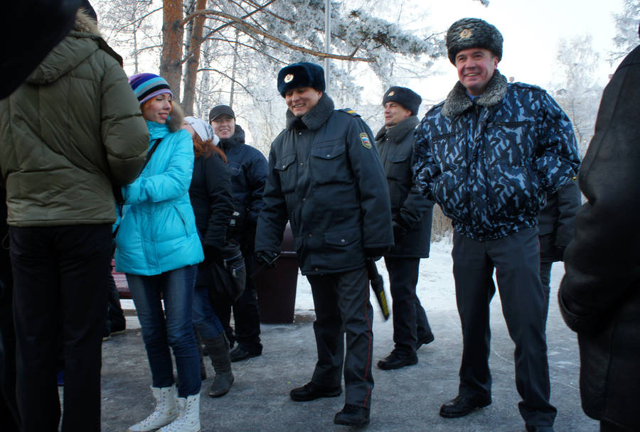 Всё закончилось мирно, без дополнительных зрелищ для любопытных и проблем для участников и полиции, которая была очень даже вежлива!