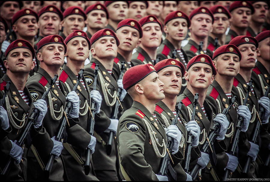 Вв это. Краповые береты на параде. Внутренние войска. Берет на параде. Войска МВД.