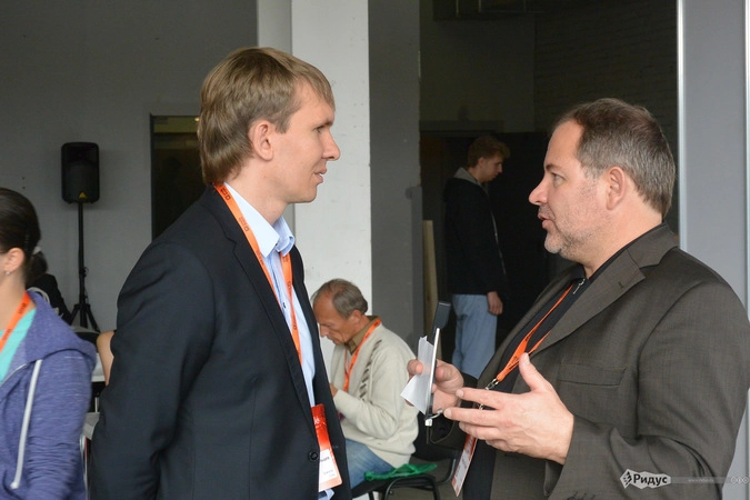 Дмитрий Новосельцев (слева) перенимает опыт у Томаса Фикера.