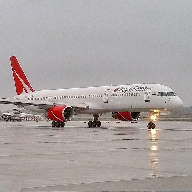 757 200 Роял Флайт. Самолет Роял Флайт. Boeing-757 Роял Флайт. Боинг 757 Роял Флайт.