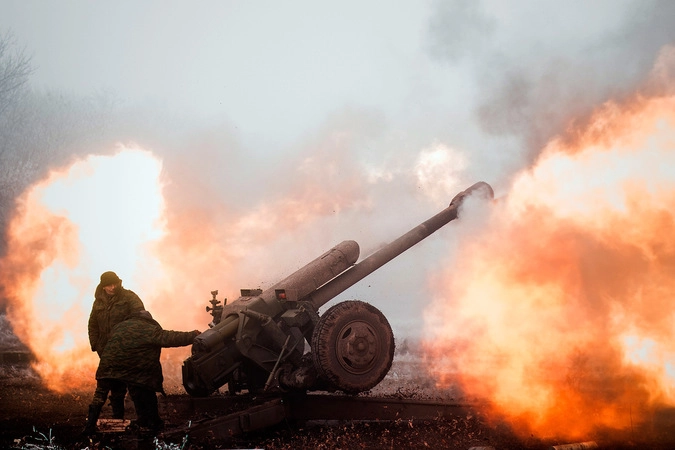 Ополченец Донецкой народной республики (ДНР) на передовой в окрестностях Дебальцево Донецкой области.