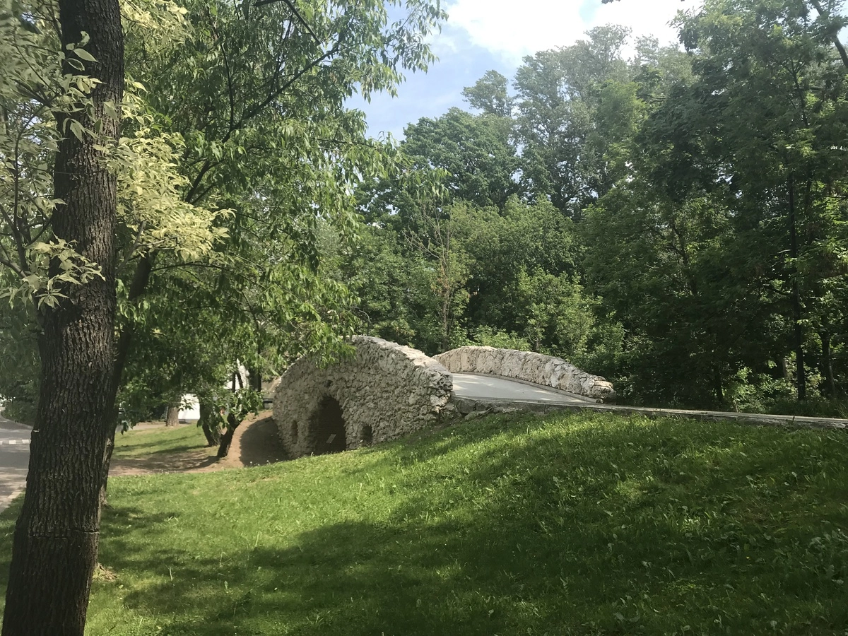 Малый гротесковый мост в Нескучном саду