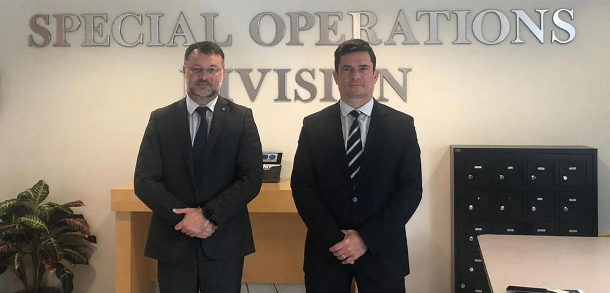 Сержиу Мору в Отделе специальных операций DEA Сержиу Мору в Отделе специальных операций DEA