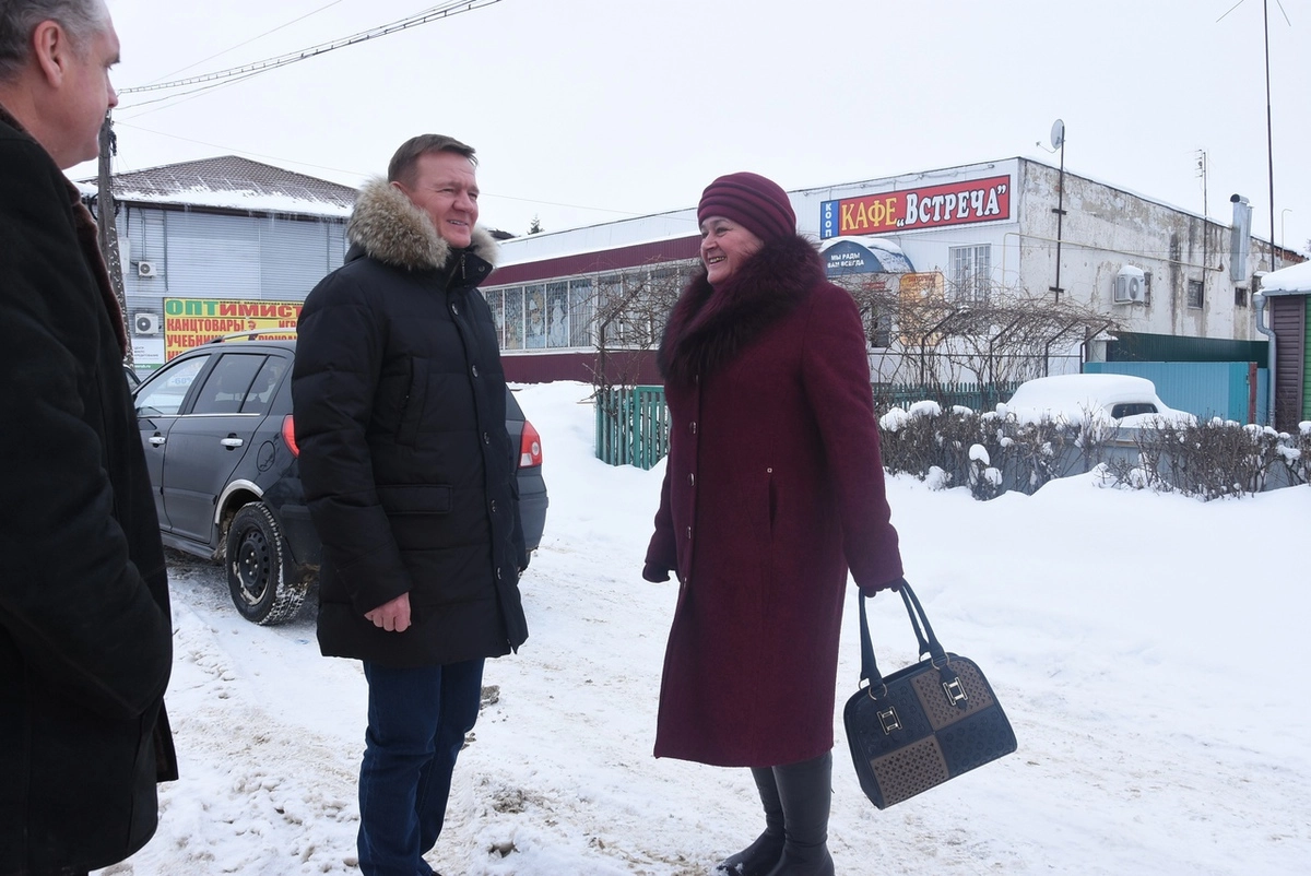 Врио губернатора Курской области Роман Старовойт (в центре). Врио губернатора Курской области Роман Старовойт (в центре).