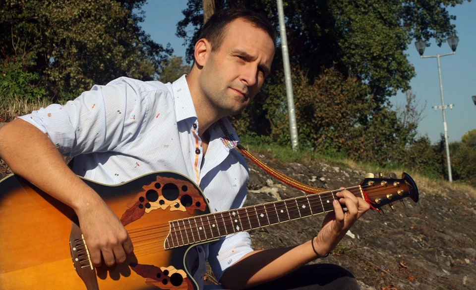 Сербский певец и телеведущий Марко Долаш Сербский певец и телеведущий Марко Долаш