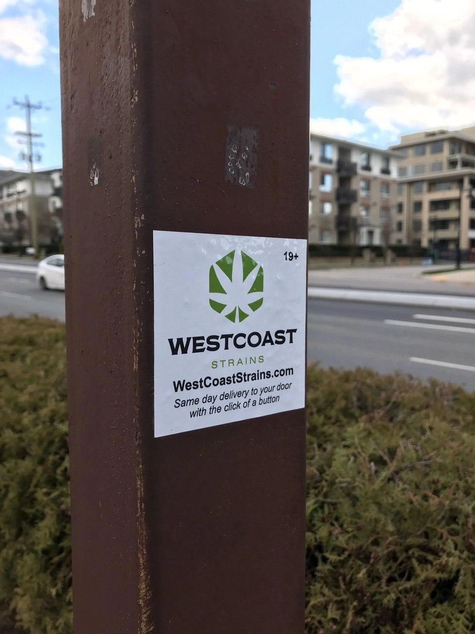 Мой карантинный период подошел к концу, и решил взял велосипед и прогнаться по любимым не протоптанным лесным массивам, где можно встретить только велосипедистов (ни одного не встретил). Зато на первом же повороте увидел это объявление: "Быстрая доставка каннабиса на дом". Маркетологи не дремлют во время карантина. Ну а что, неплохо, если бы дома не было бы запасов, то, возможно, заказал бы. Мой карантинный период подошел к концу, и решил взял велосипед и прогнаться по любимым не протоптанным лесным массивам, где можно встретить только велосипедистов (ни одного не встретил). Зато на первом же повороте увидел это объявление: "Быстрая доставка каннабиса на дом". Маркетологи не дремлют во время карантина. Ну а что, неплохо, если бы дома не было бы запасов, то, возможно, заказал бы.