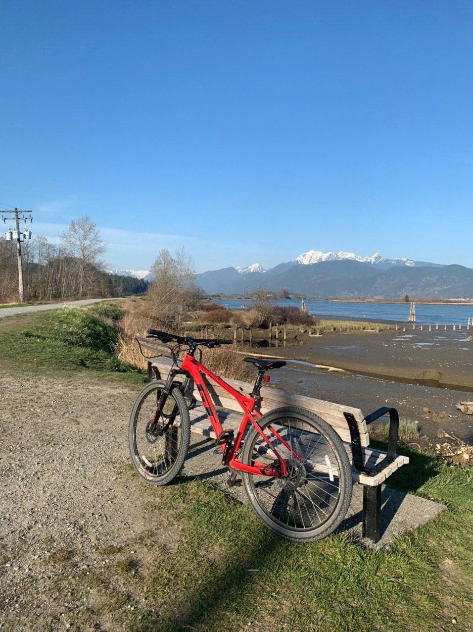 Social Distancing на велосипеде куда лучше. На участке в 15 километров встретил максимум человек десять и две медвежьи семьи. Можно сказать, что людей на этом трейле столько же, сколько и медведей. Social Distancing на велосипеде куда лучше. На участке в 15 километров встретил максимум человек десять и две медвежьи семьи. Можно сказать, что людей на этом трейле столько же, сколько и медведей.