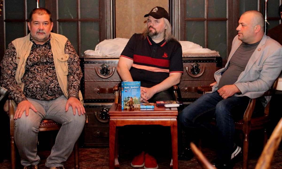 На фото слева направа: Сергей Лукьяненко, Сергей Чекмаев, Александр Кофман На фото слева направа: Сергей Лукьяненко, Сергей Чекмаев, Александр Кофман