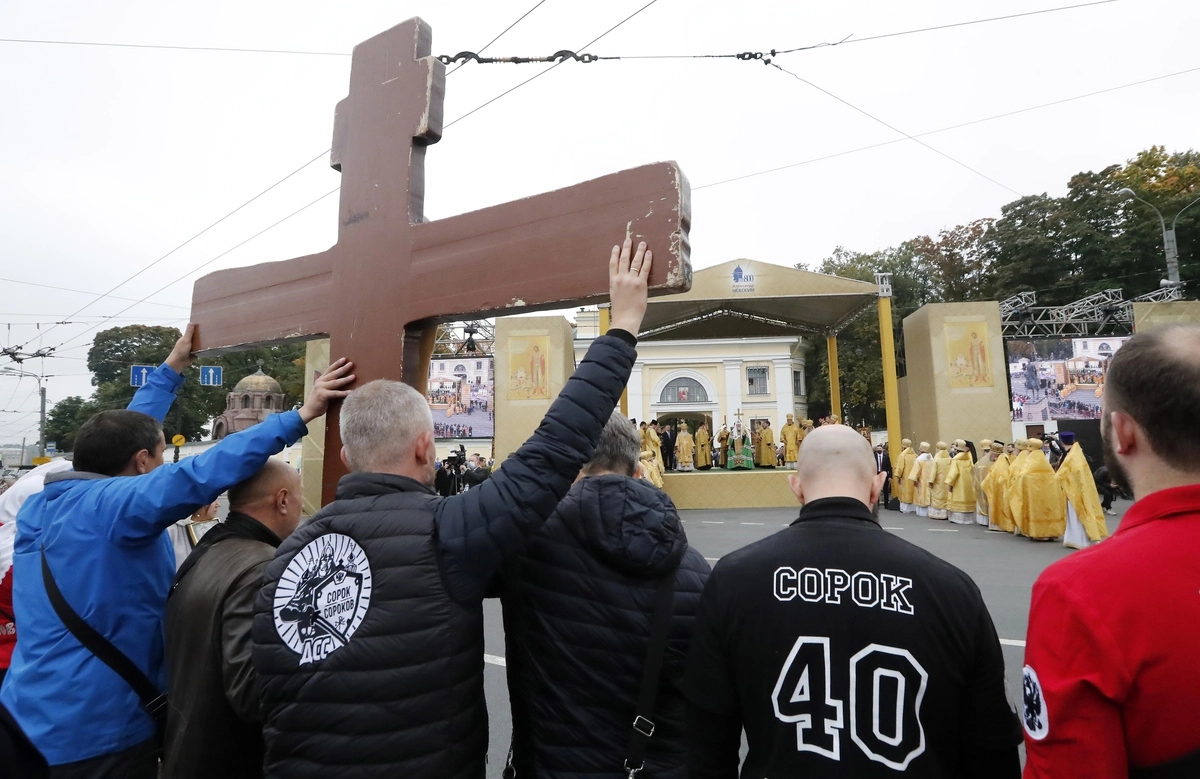 Активисты движения "Сорок сороков" © EPA/ТАСС Активисты движения "Сорок сороков" © EPA/ТАСС