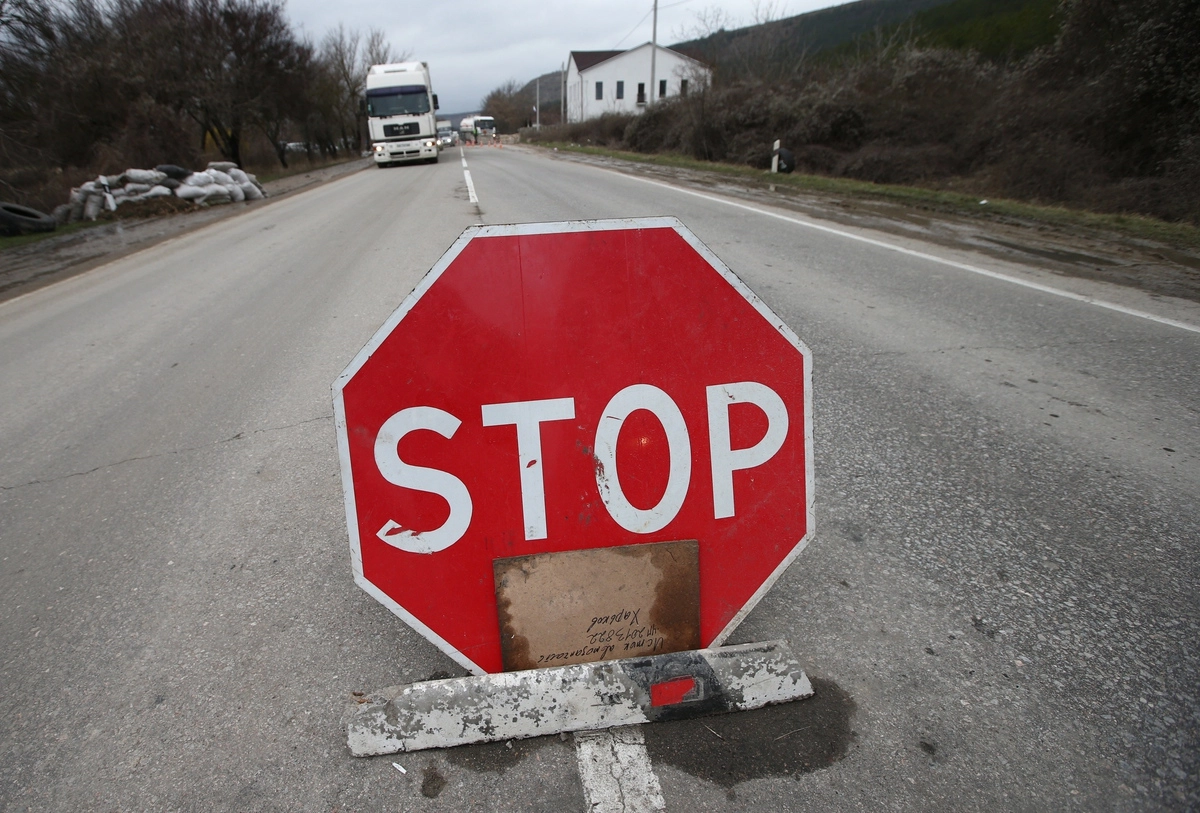 Севастополь. Блокпост на подъезде к городу Севастополь. Блокпост на подъезде к городу