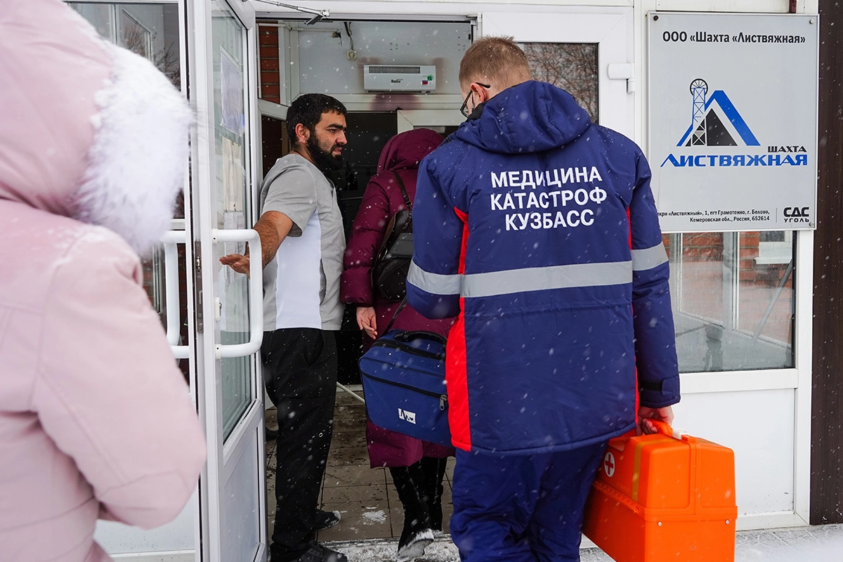 Возгорание на шахте "Листвяжная" в Кузбассе Возгорание на шахте "Листвяжная" в Кузбассе