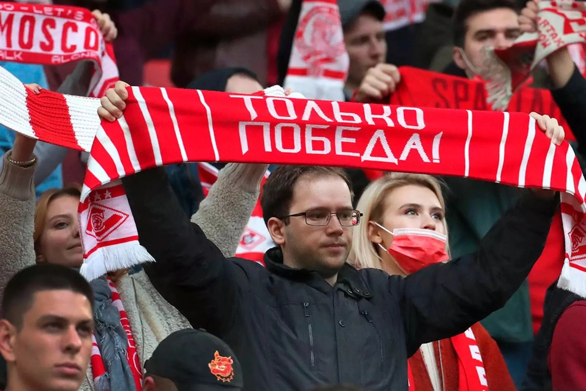 Болельщики "Спартака" в последнее время всё больше грустят Болельщики "Спартака" в последнее время всё больше грустят
