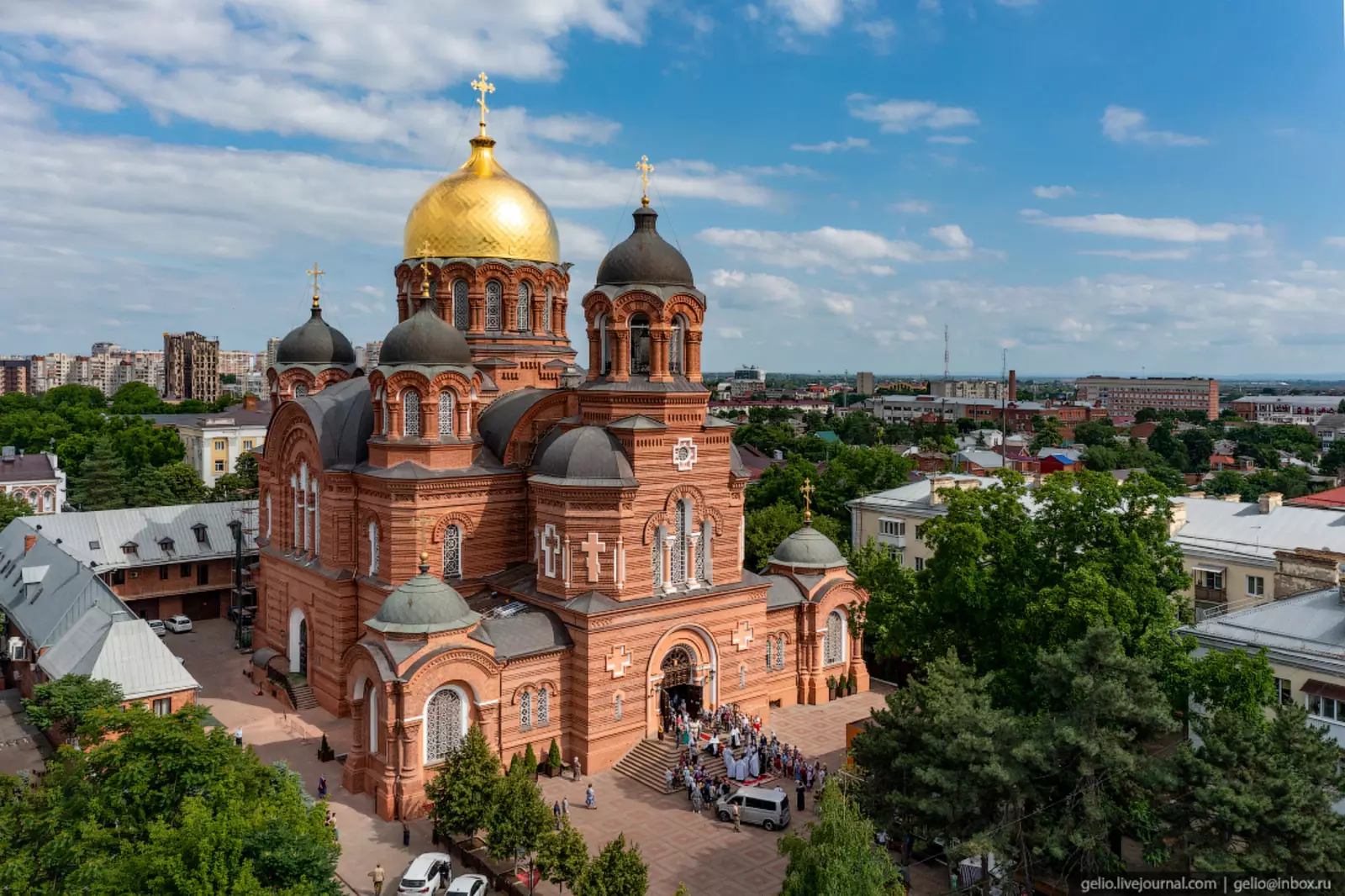 Краснодар адрес. Свято-Екатерининский собор Краснодар. Екатерининский собор (Краснодар). Екатерининский собор Краснодар фасад. Красный собор Краснодар.