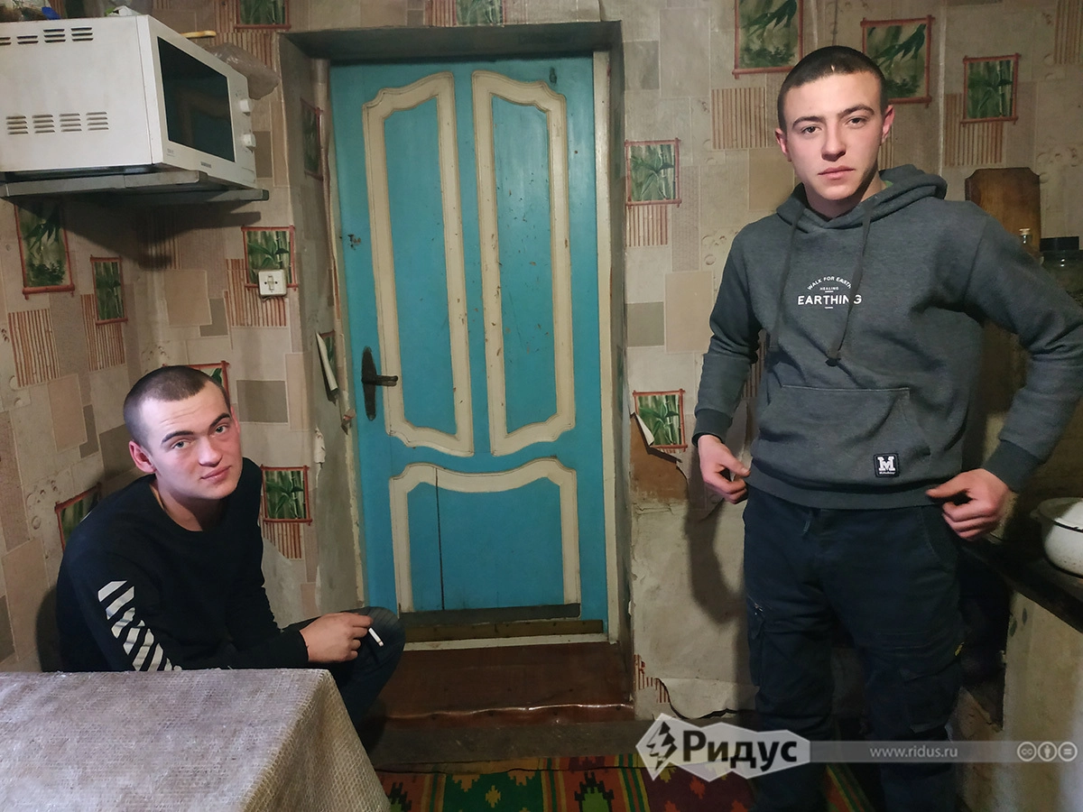 Служили два товарища. Служили два товарища.