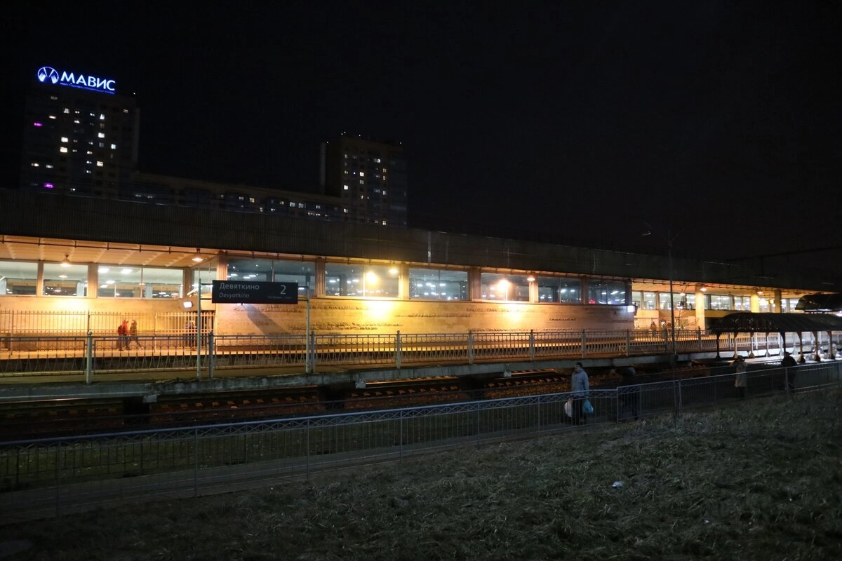 Метро девяткино санкт петербург. Метро Девяткино ночь. Девяткино ночью. Мурино. Бакстарбокс под Питером город.