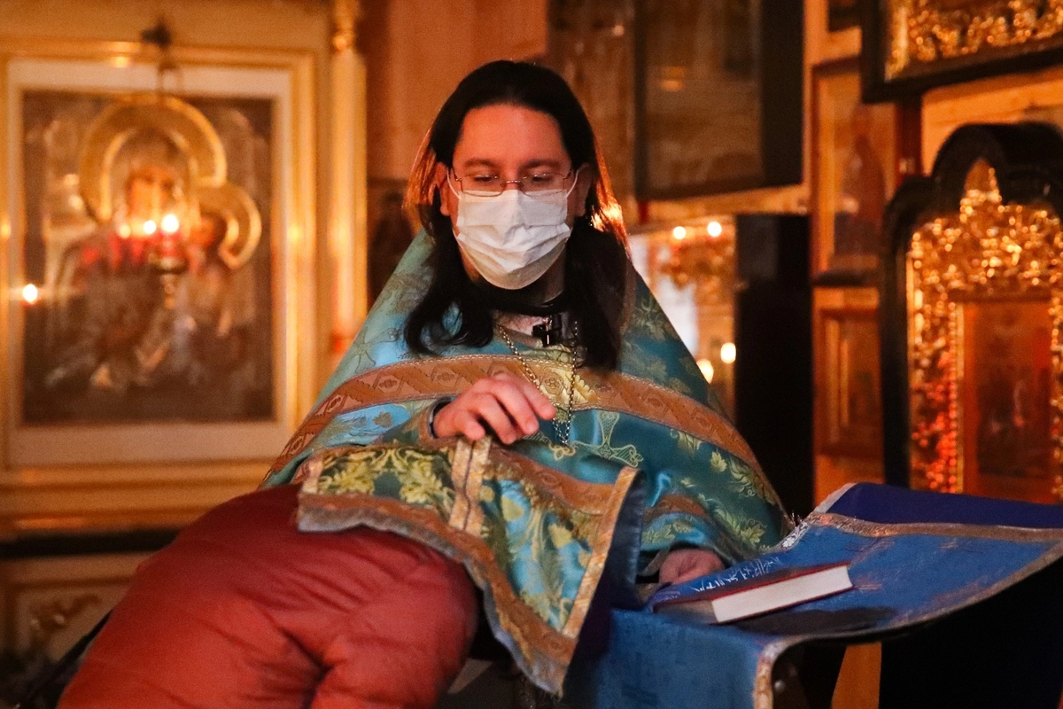 Исповедь в храме по время пандемии © Вячеслав Прокофьев/ТАСС Исповедь в храме по время пандемии © Вячеслав Прокофьев/ТАСС