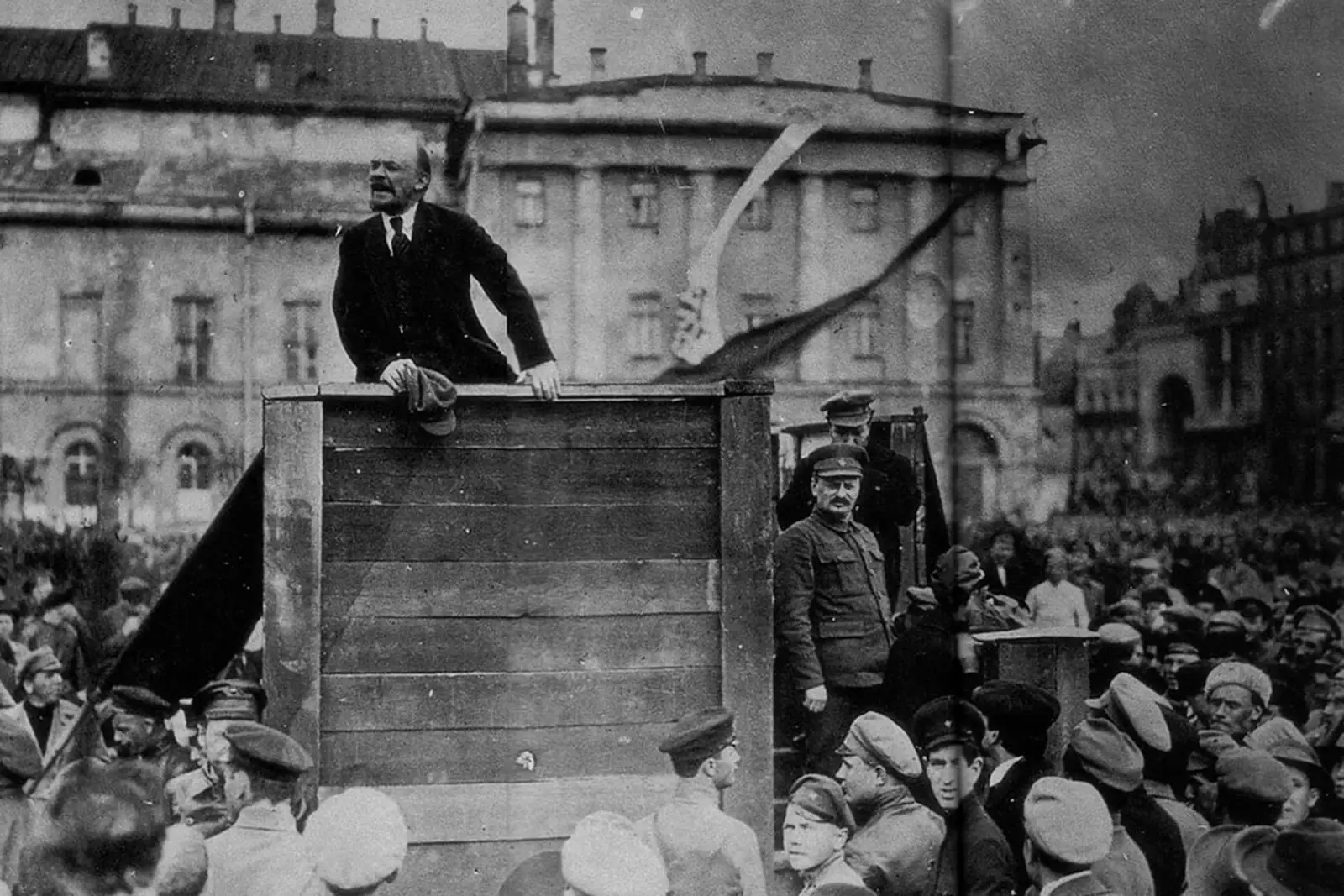 Про революцию. Большой театр после революции 1917 года. Керенский и Ленин. Октябрьская революция 1917 года. Ленин Владимир Ильич на броневике.