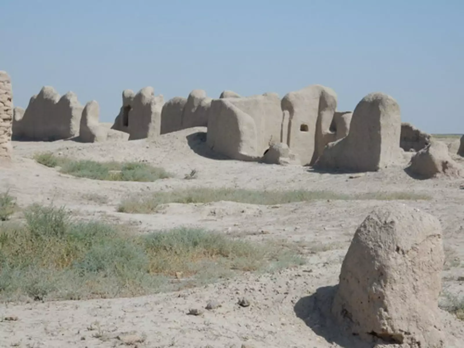Развалины средневековой крепости в Каахка Развалины средневековой крепости в Каахка