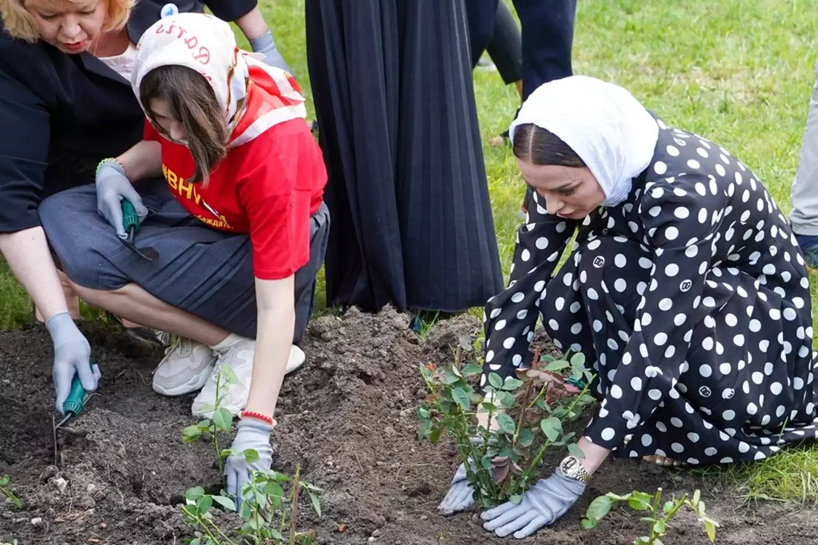 Татьяна Поп на фото справа Татьяна Поп на фото справа