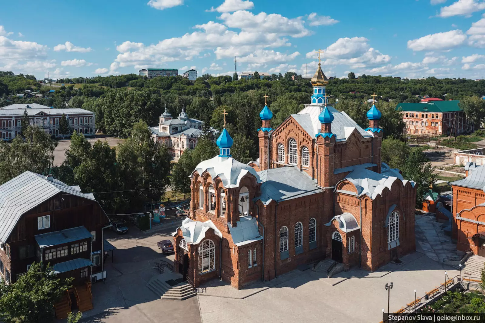 Бывшему бийск. Бийск. Бийск город. Бийск ворота Алтая памятник. Золотые ворота Алтая.