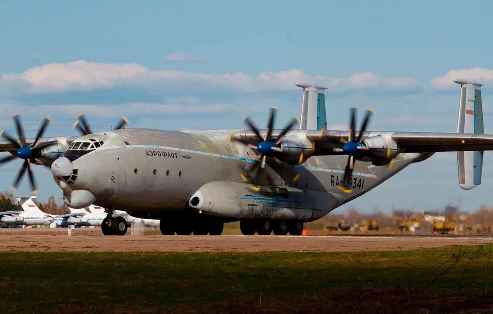 Ан антей самолет. Самолёт Антей АН-22. Самолёт АН-22 «Антей» СССР. Транспортный самолет АН 22 Антей. Тяжёлый военно-транспортный самолёт АН-22 («Антей»).