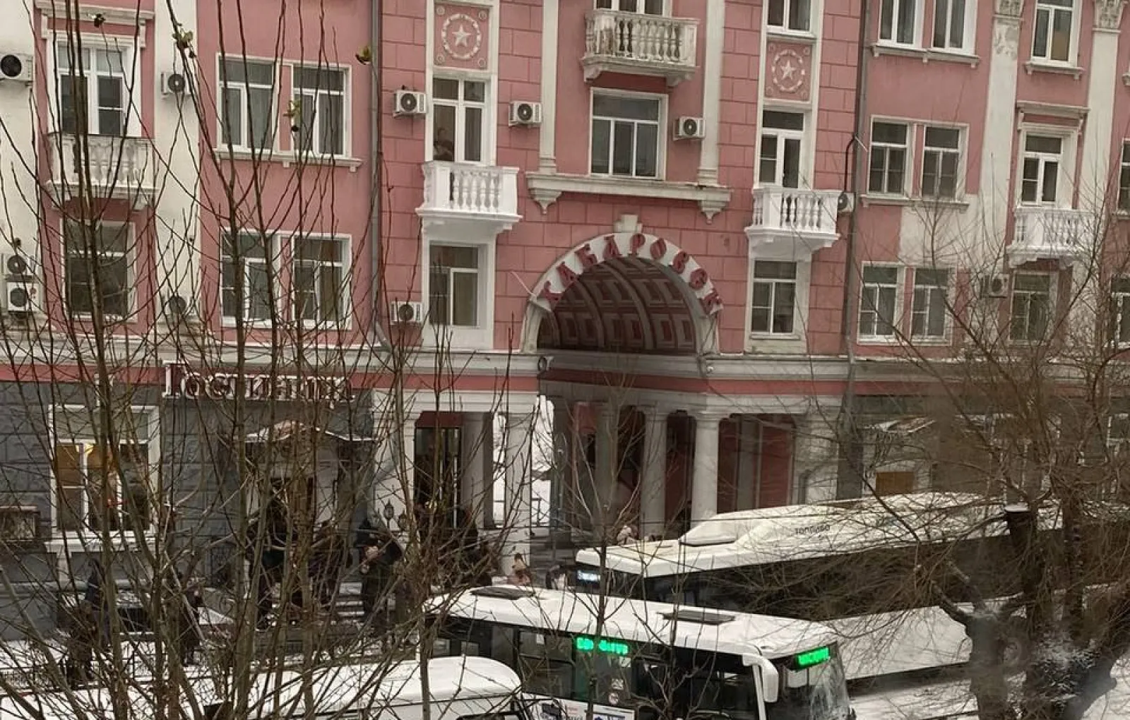 В Хабаровске произошли десятки аварий и дорожный коллапс из-за выпавшего снега