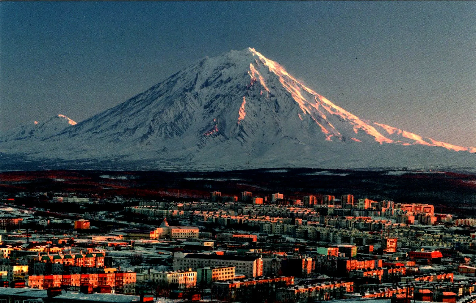 Фото камчатки. Петропавловск-Камчатский вулкан. Petropavlovsk-Kamchatsky City.