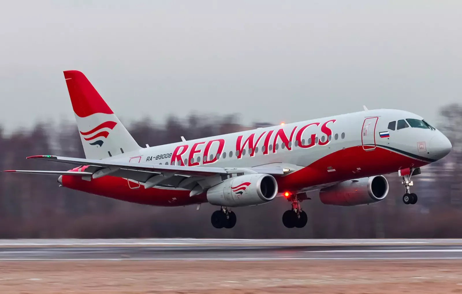 Ред вингс казань. Ред Вингс самолеты. Суперджет ред Вингс. SSJ 100 Red Wings. Сухой Суперджет Red Wings.