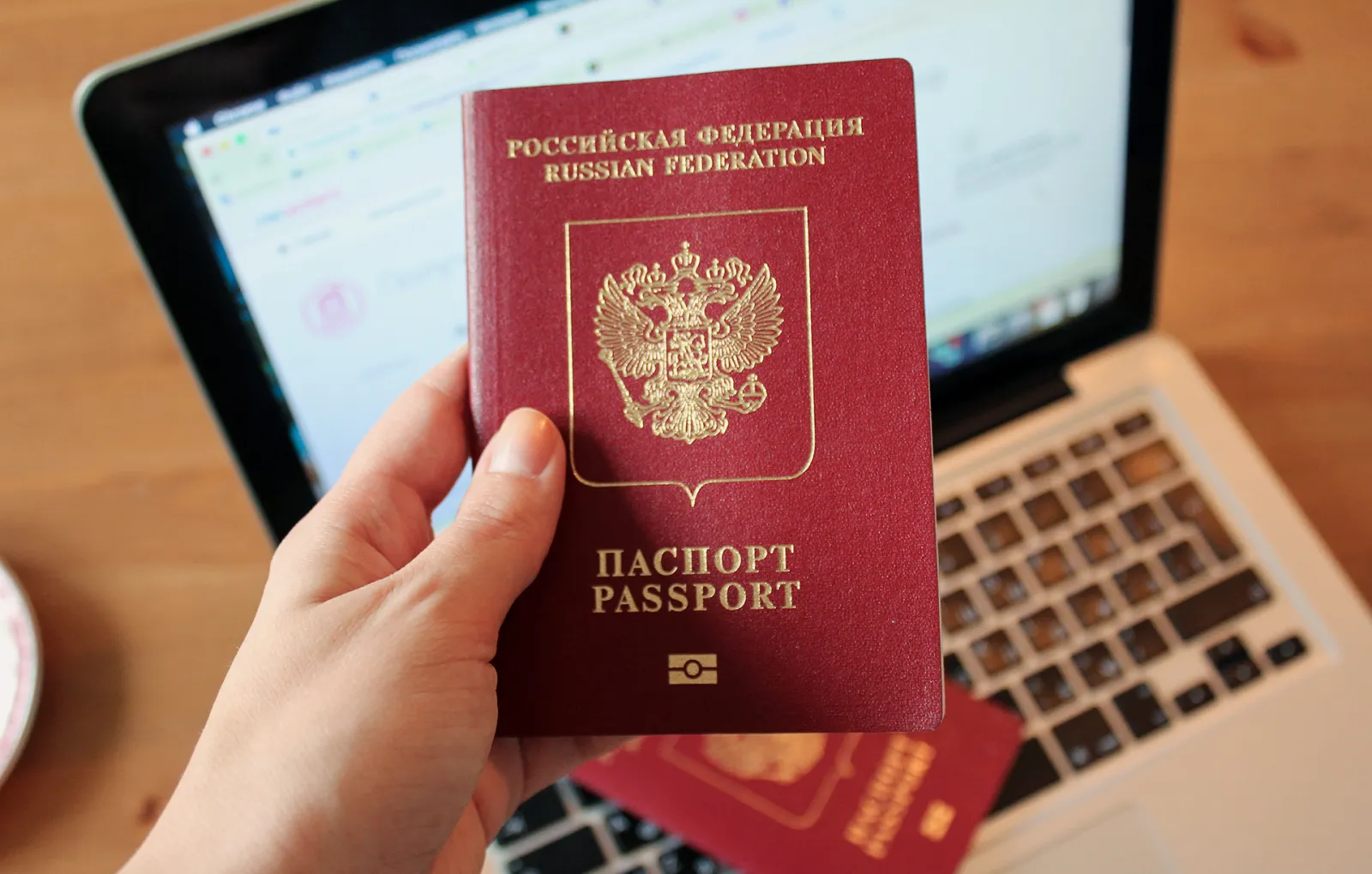 МИД опроверг данные об ужесточении выдачи загранпаспортов россиянам за рубежом