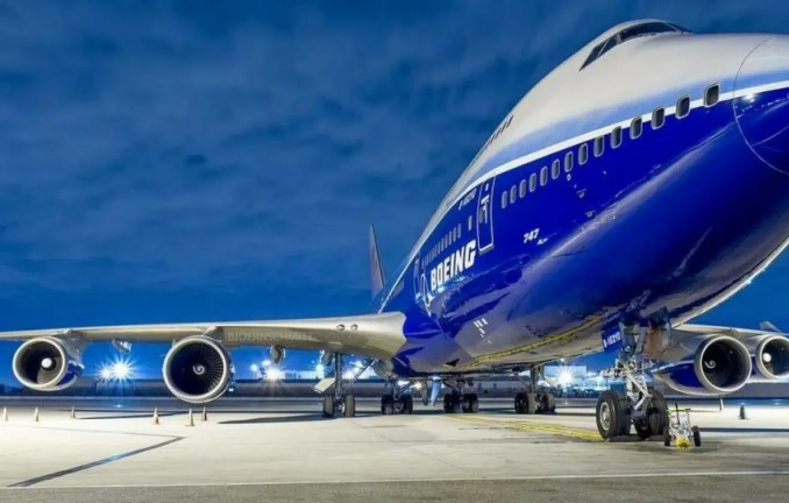 Синий самолет. Boeing самолёты Boeing. Самолет b747. Боинг 747 фото самолета.